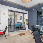 Gorgeous In With Wifi Apartment Pula